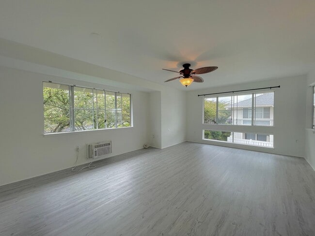 Building Photo - 95-1025 Kaapeha St #208