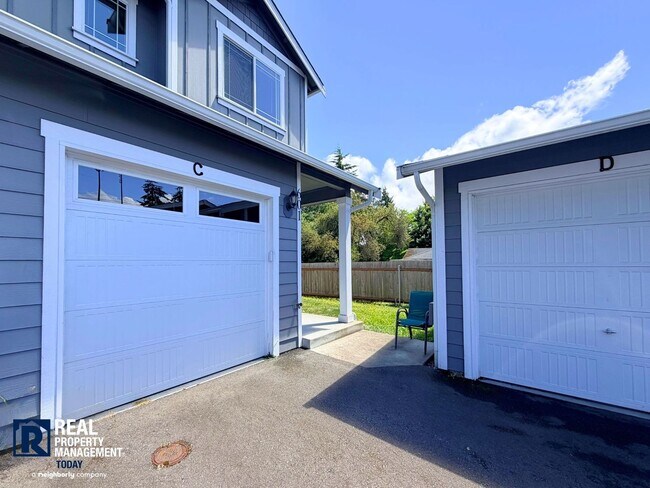 Building Photo - Downtown Puyallup Townhomes
