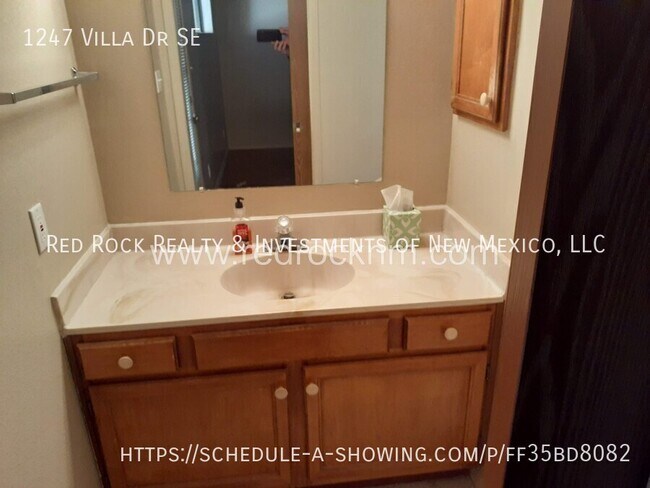 Building Photo - 1247 Villa Dr SE