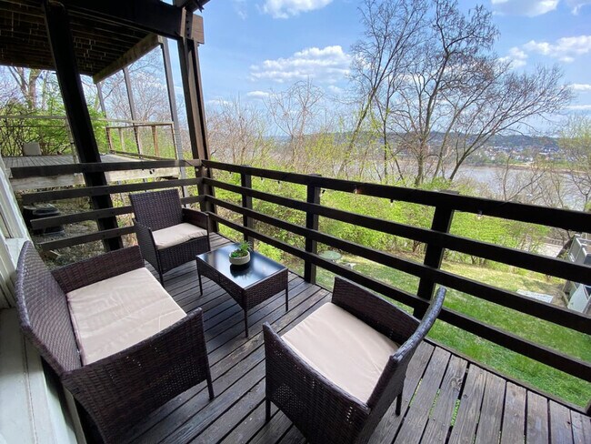 Building Photo - 1001 Hatch St