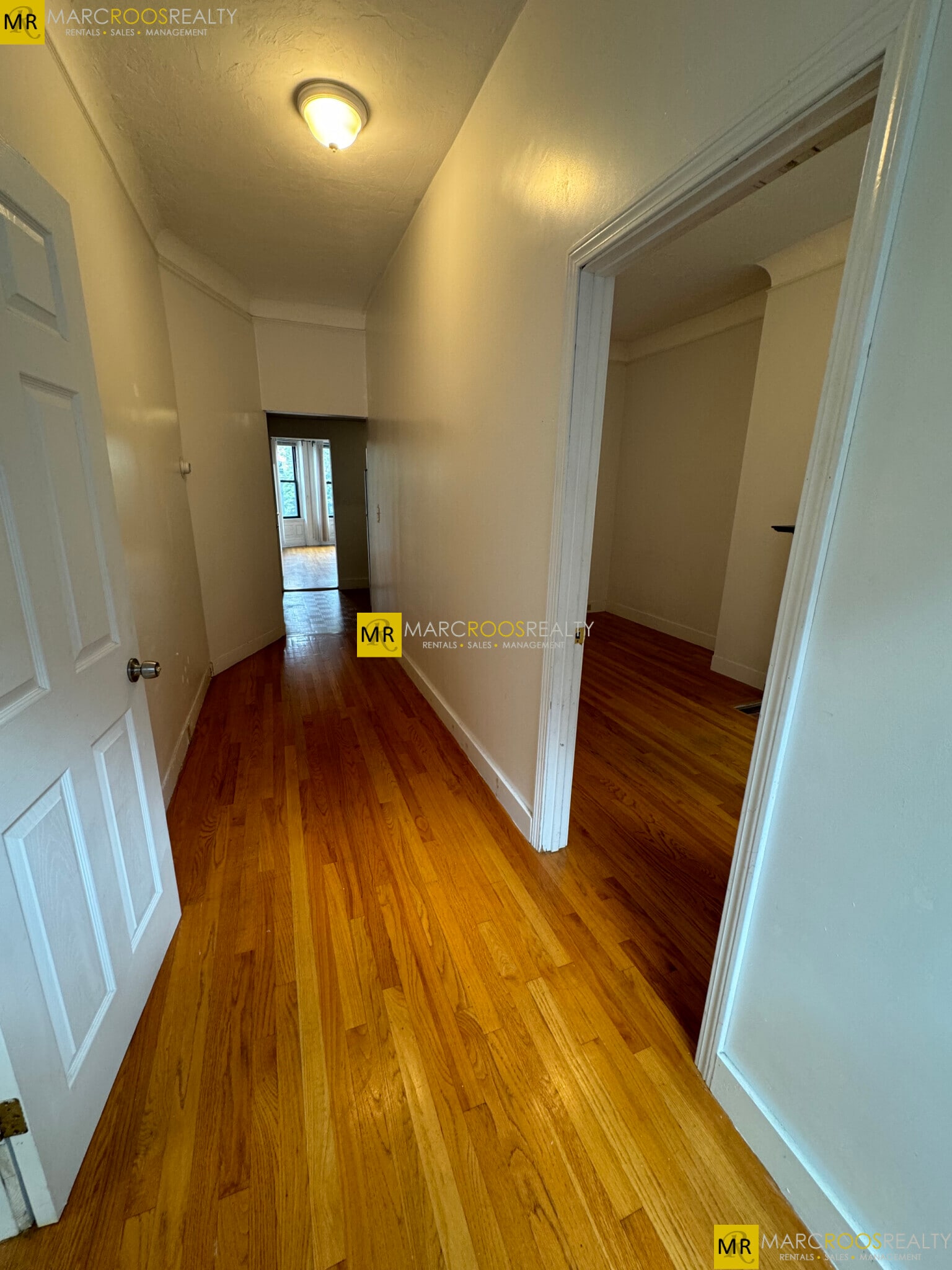 Building Photo - 587 Beacon St