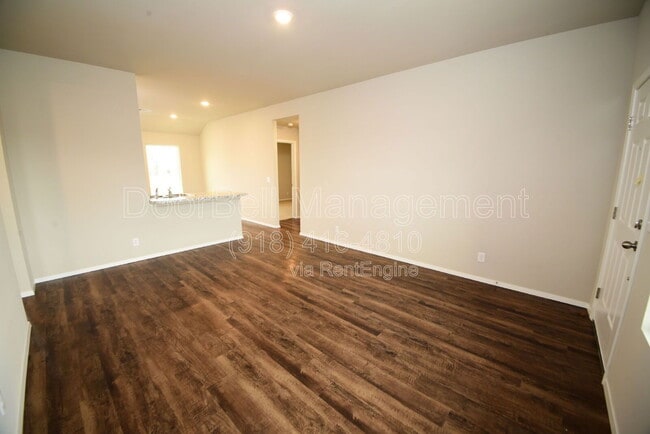 Building Photo - 3004 E 12th St