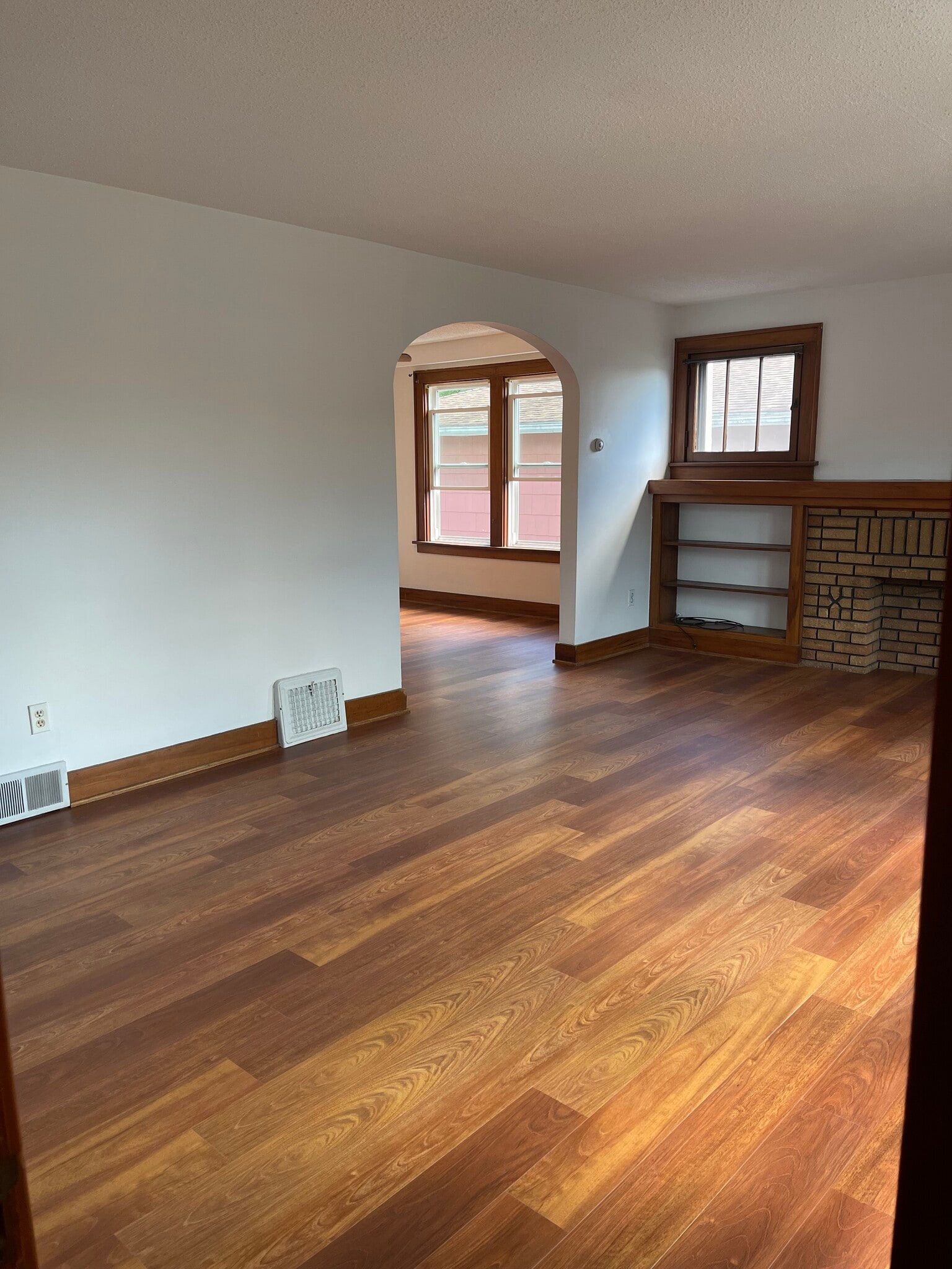 Access to dining room from living room - 190 Hamilton Dr