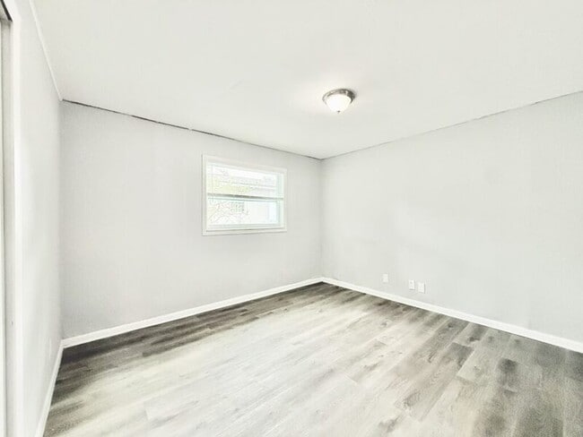 Building Photo - 4327 14th Ave S