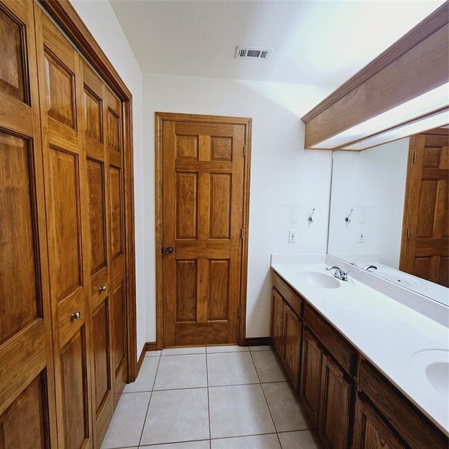 Building Photo - 1439 Savannah Prairie
