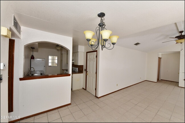 Building Photo - 2629 Lake Victoria Dr