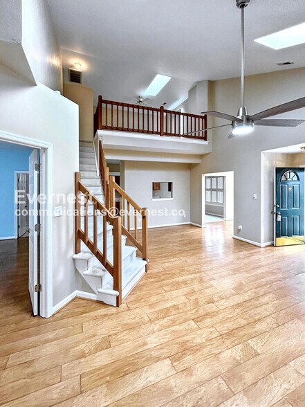 Building Photo - 306 Hamlet Ct