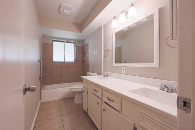 Building Photo - 20427 Lakeside Dr