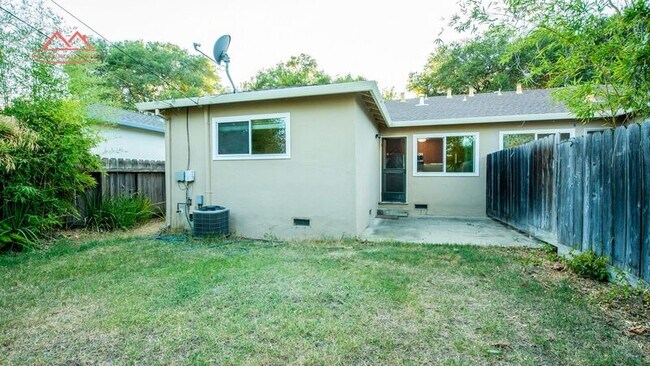 Building Photo - 868 Miller Ave