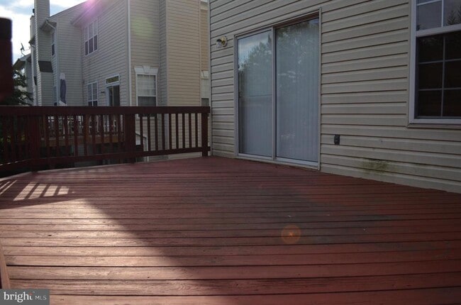 Building Photo - 117 Longpoint Way