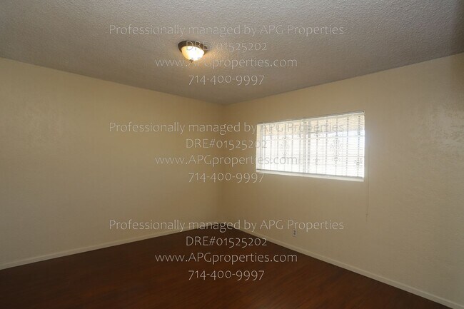 Building Photo - 830 E Anaheim St