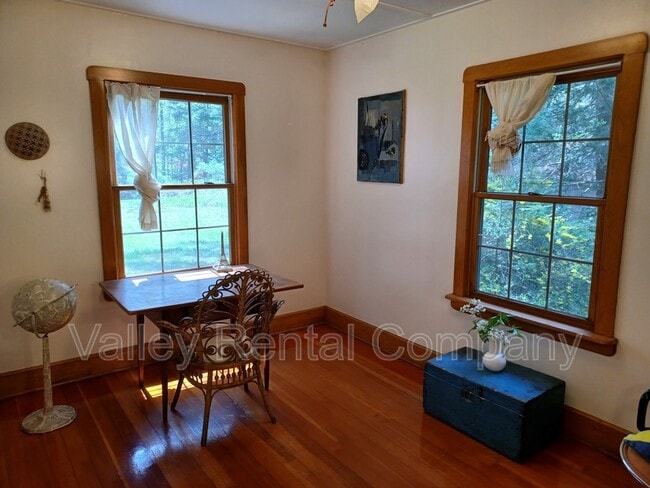 Building Photo - 323 Pelham Rd