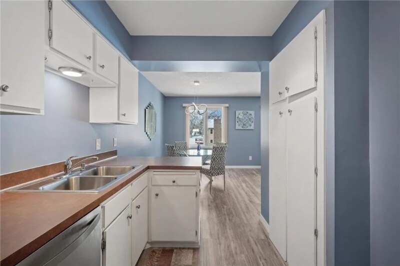 Building Photo - 9486 Kingsview Ln N