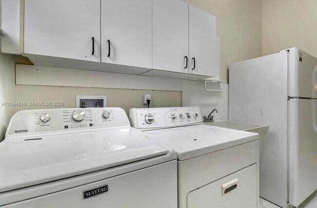 Building Photo - 637 Venetto Ct