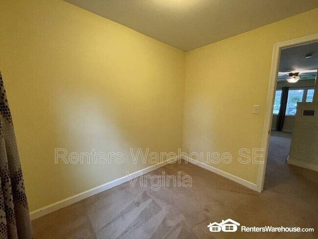 Building Photo - 500 Ashlawn Dr