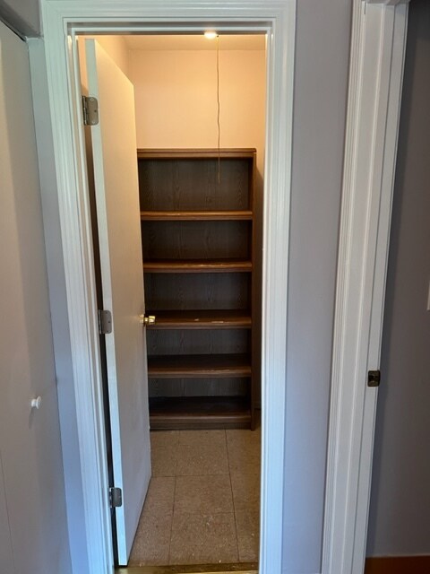 Building Photo - 850 E Old Willow Rd