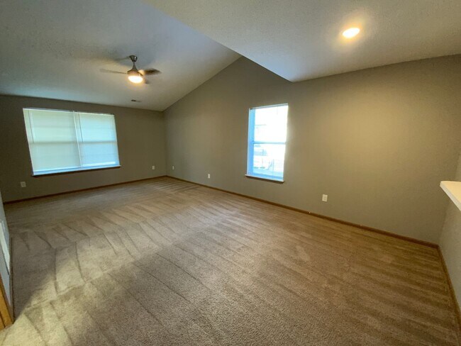 Building Photo - 3566-3568 Prescott Dr