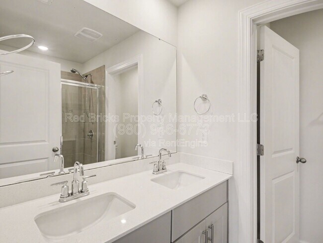 Building Photo - 4426 Millennium Ave