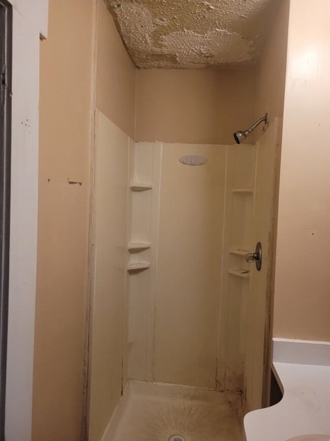 Building Photo - 201 W Chestnut St