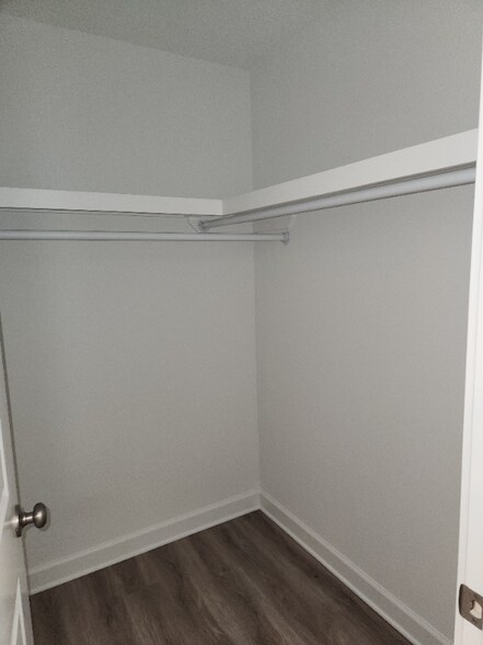 Building Photo - 1115 18th St SW