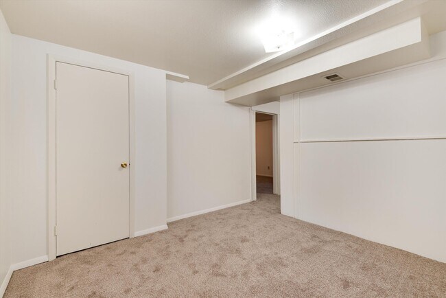 Building Photo - 16176 E Bates Dr