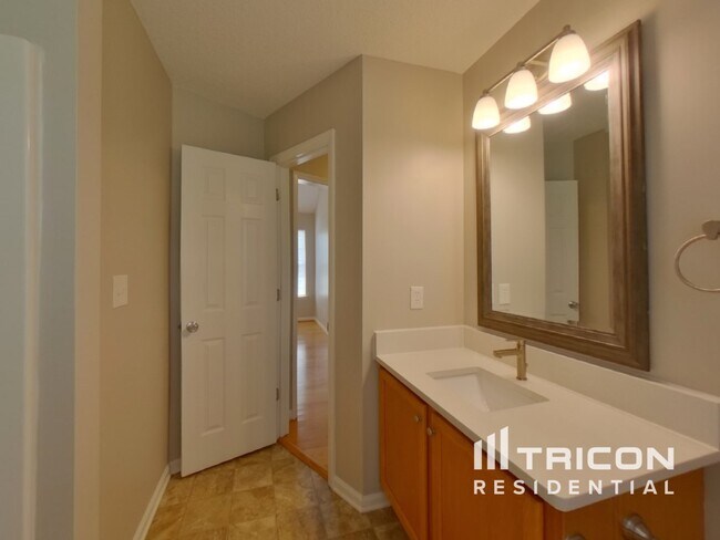 Building Photo - 922 Hollow Hill Ct