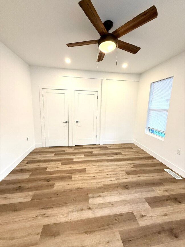 Building Photo - 520 Delaware Ave