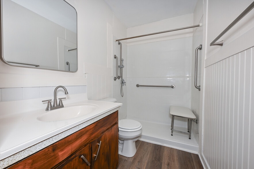 Building Photo - 3287 Delray Ave NW