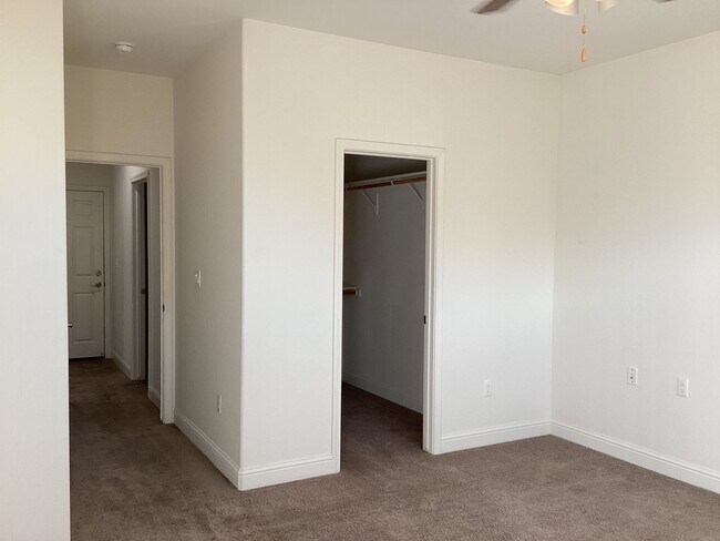 Building Photo - 814 S Bliss Ave