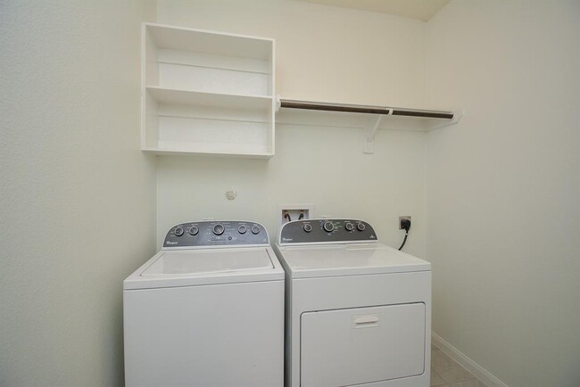 Building Photo - 22211 Weller Oaks Dr