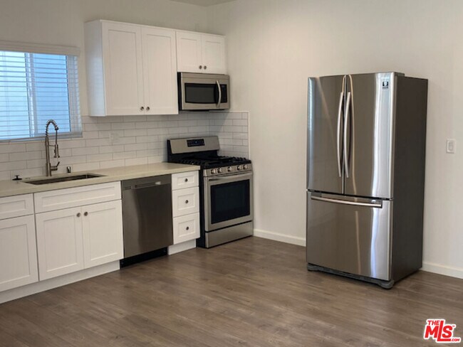 Building Photo - 1112 Meadowbrook Ave