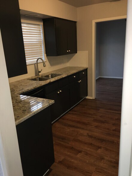 Building Photo - 2400 Dijon Dr