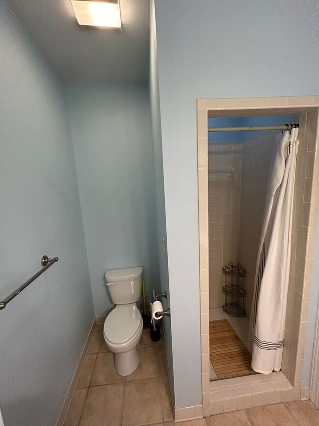 Building Photo - 3 Bedroom/2 Bath in Downtown Savannah, GA