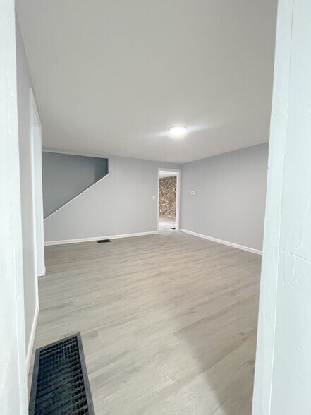 Building Photo - 120 Diatreta Ln