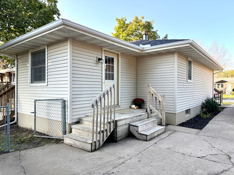 Building Photo - 4213 E Madison Ave