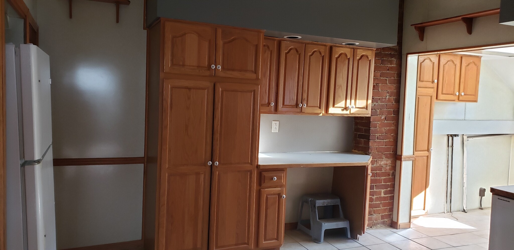Kitchen pantry complete with huge spice rack - 910 Spring Garden St