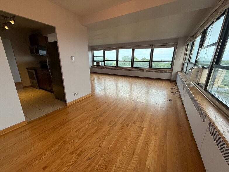 Building Photo - 4230 N Marine Dr