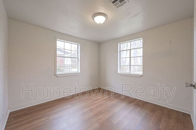 Building Photo - 3932 SE 22nd St