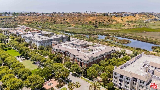 Building Photo - 6241 Crescent Park W