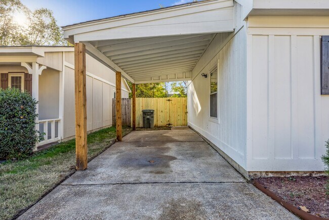 Building Photo - 3869 Cedar Path Dr