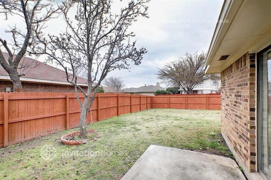 Building Photo - 1720 Brighton Dr