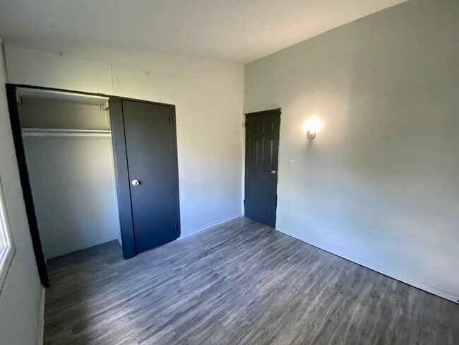 Building Photo - 619 Plum St