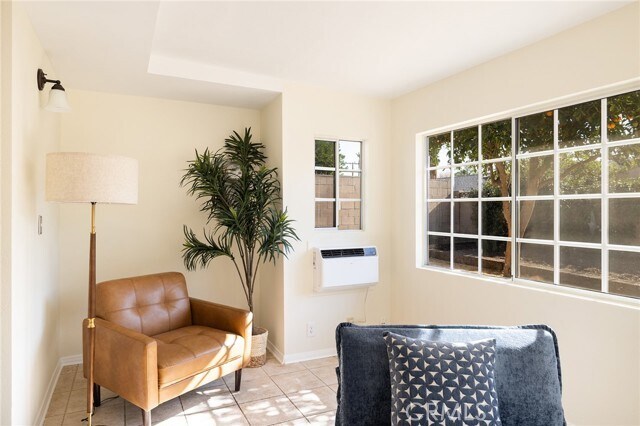 Building Photo - 2206 Stinson St