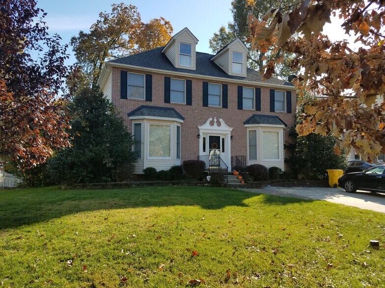 Beautiful brick-front colonial in a cul-de-sac. Rare single-family house rental property in Crofton. Built in 2002 - 1809 Stark Drive