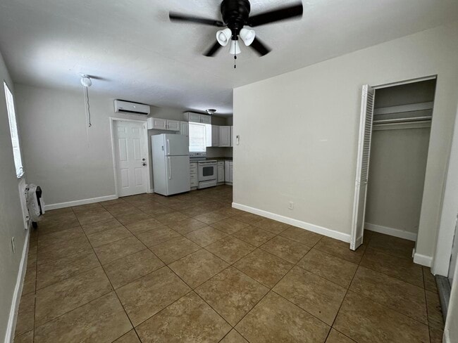 Building Photo - 1681 NE 51st Ct