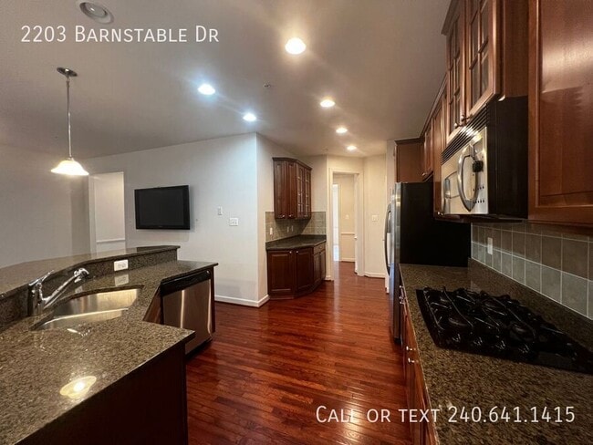 Building Photo - 2203 Barnstable Dr