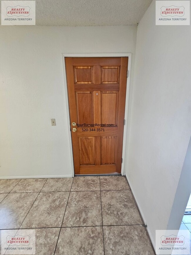 Building Photo - 22nd & Kolb Area Condo - Upstairs unit in Langley Gardens