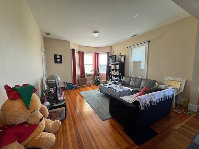 Building Photo - 28 Quirk St