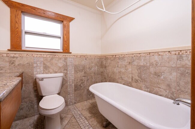 Building Photo - 421 N Emporia Ave