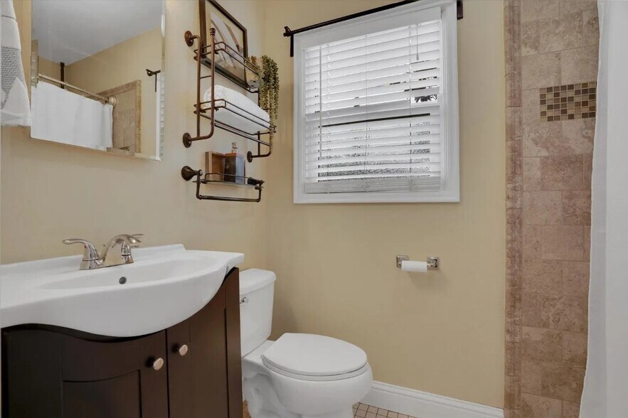 Master Bath - 1020 S Church St